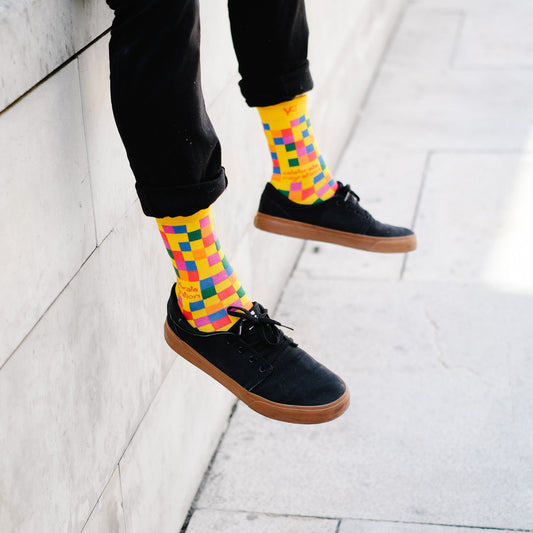Socken "Celebrate Migration" - gelb